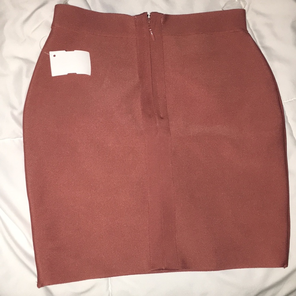 Dusty rose pink body con skirt. - Picture 4 of 4